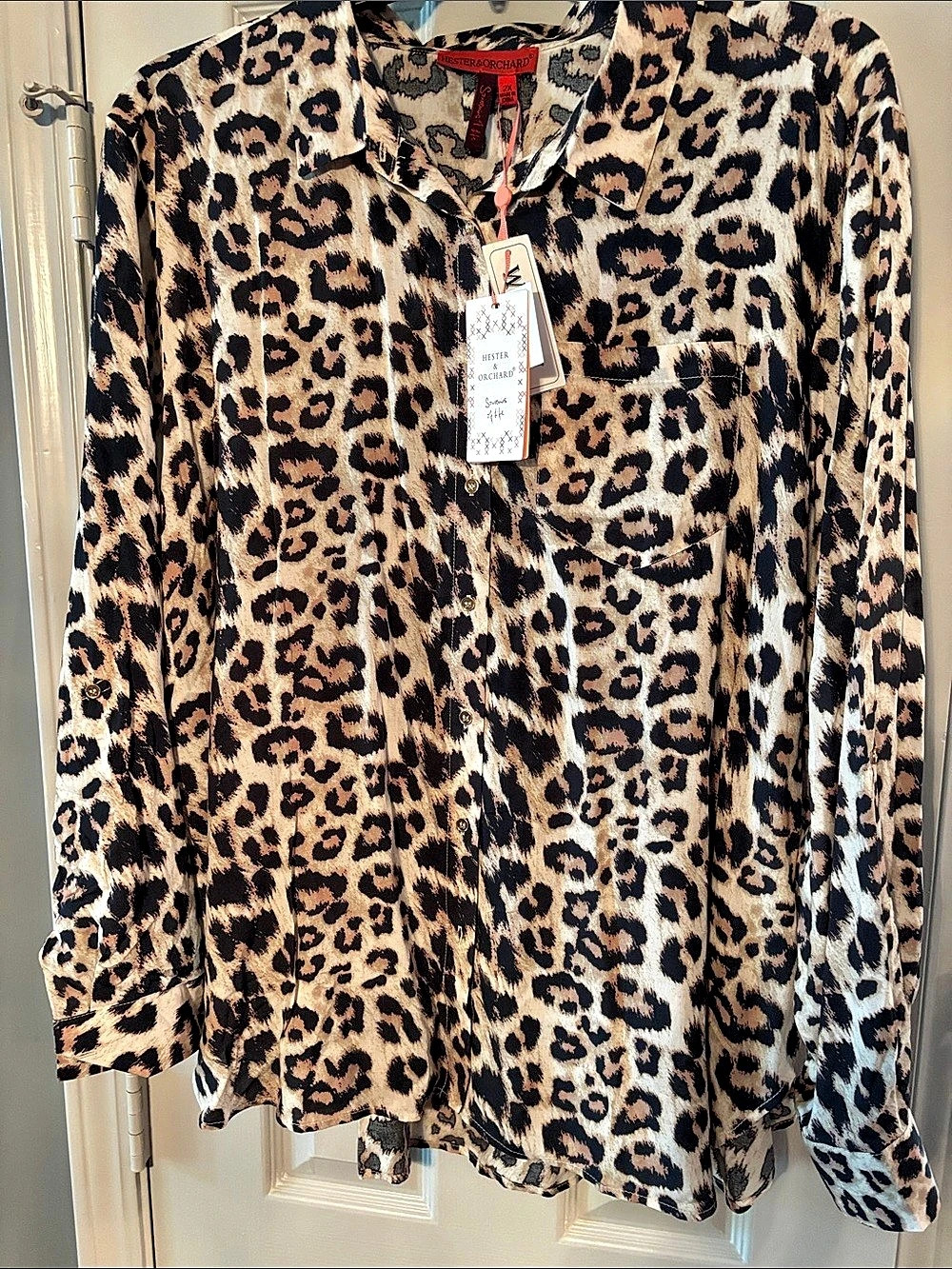 Hester & Orchard Leopard Print Button Up Blouse NWT - Picture 3 of 10
